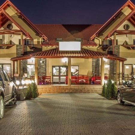 Bed and Breakfast Aranykakas Etterem Es Panzio Sîndominic Zewnętrze zdjęcie